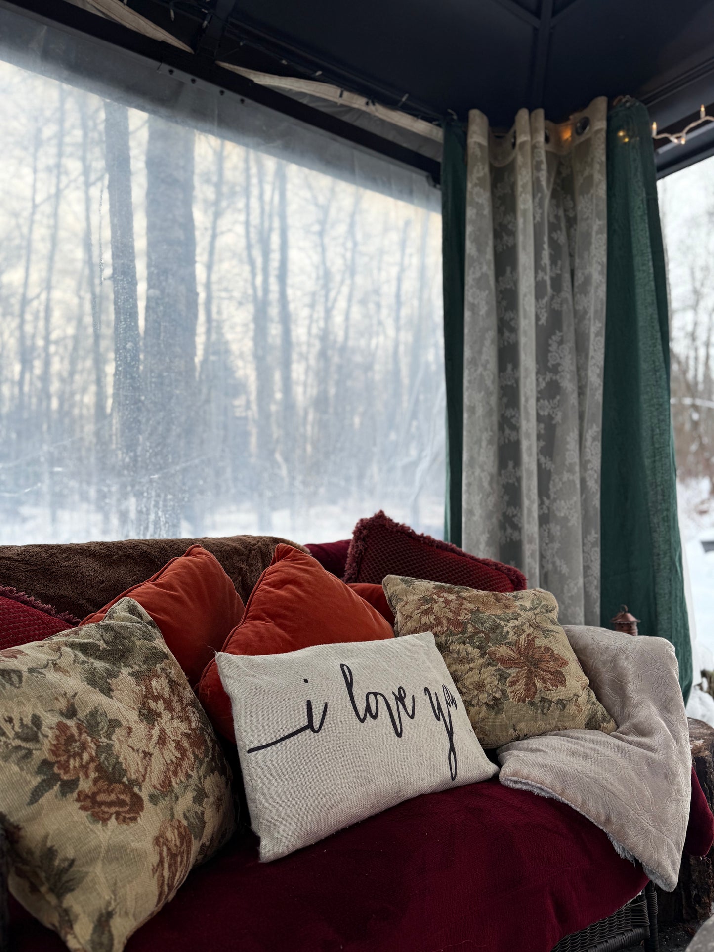 The Cozy Romantic Winter Picnic for 2