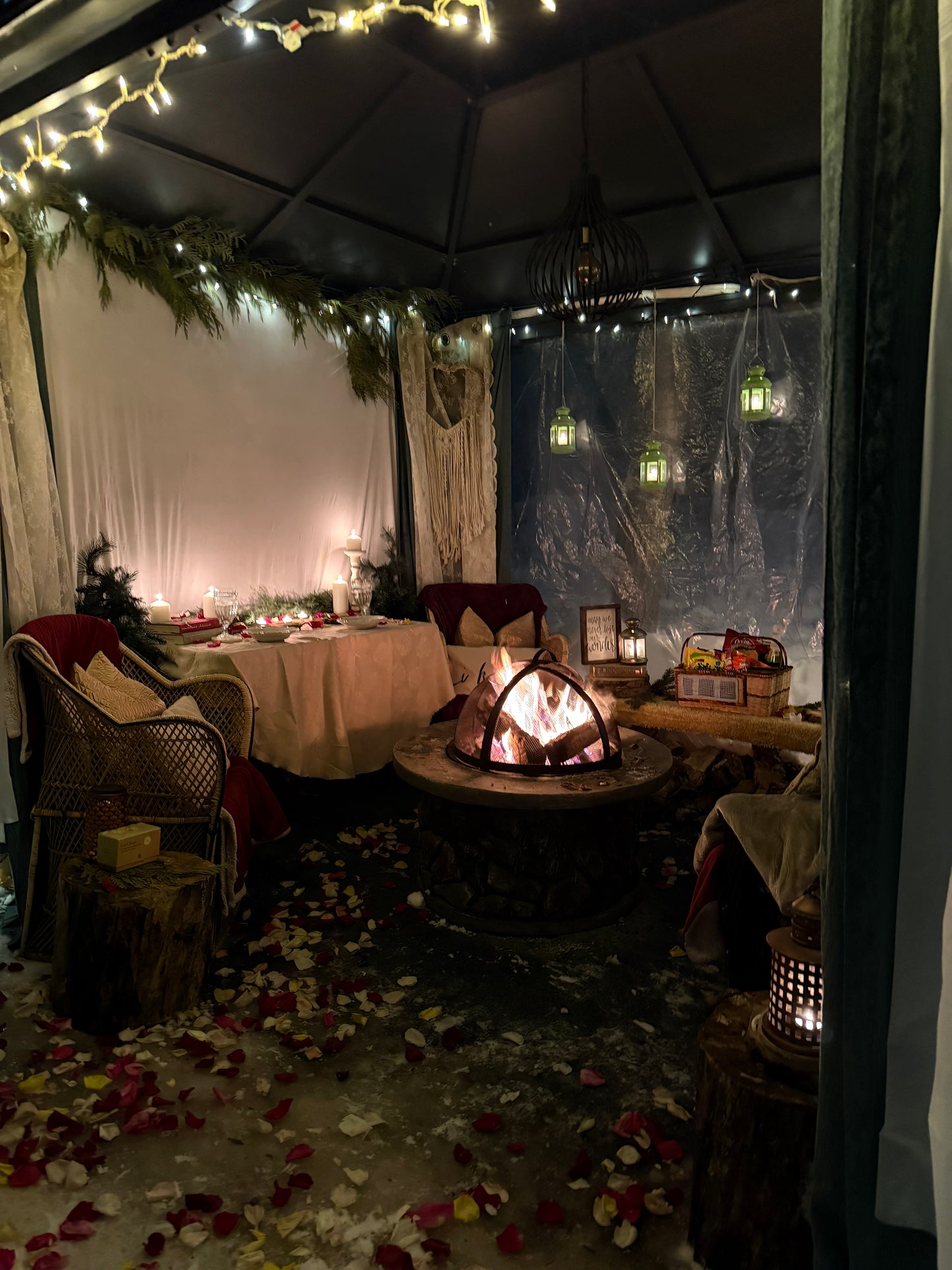 The Cozy Winter ROMANTIC MOVIE NIGHT Picnic for 2