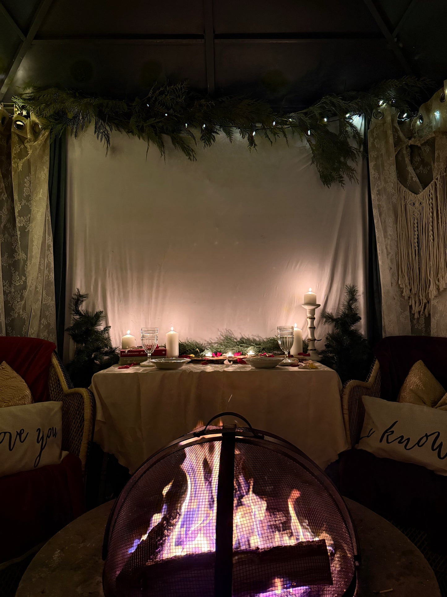The Cozy Winter ROMANTIC MOVIE NIGHT Picnic for 2